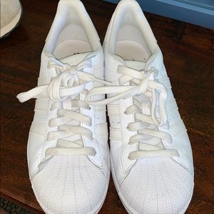 Women adidas white shoes. Only worn 1 time